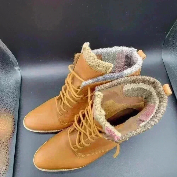 Beautiful MIXED BLUES Lace UpWomen’s  6 M Vintage Camel Leather Booties/ Ankle - Picture 11 of 12